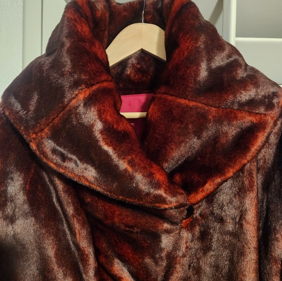 Red faux fur reversible coat - Picture 3 of 11